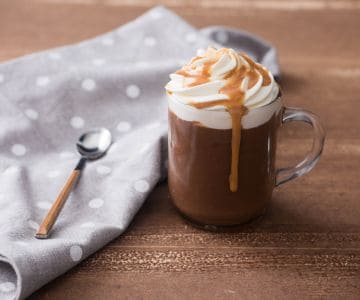 Chocolate caliente con caramelo toffee