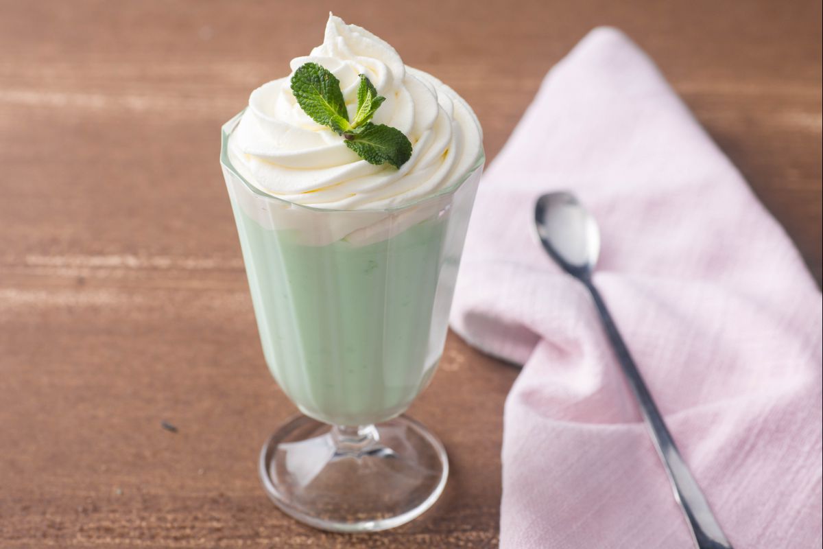 Chocolate caliente blanco con menta