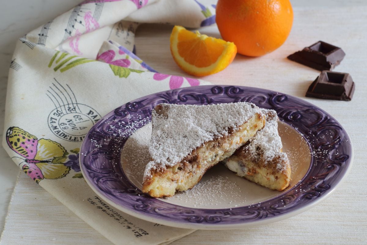 Tostada francesa con ricotta, naranja y chocolate