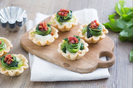 Cestas de brisè con queso de cabra y hierbas