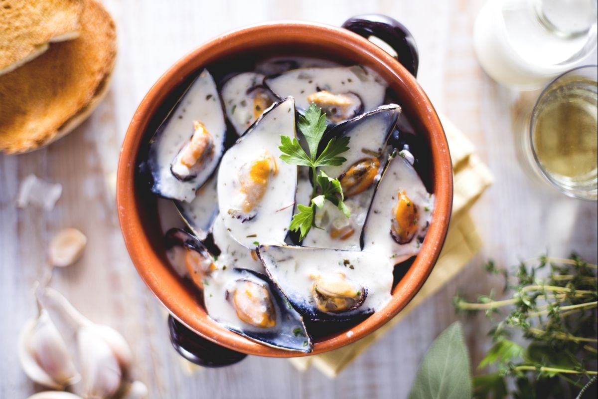 Mejillones en salsa de vino blanco y nata