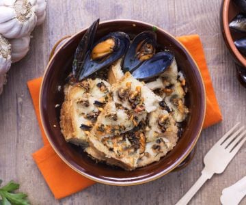 Sopa de pan con mejillones