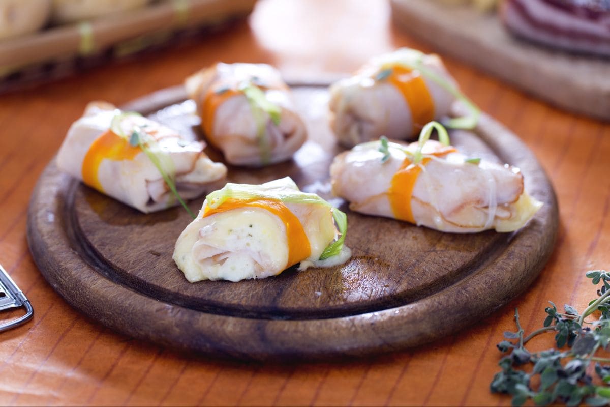 Rollitos de pavo con patatas, ricotta y panceta