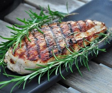 Pollo a la piedra