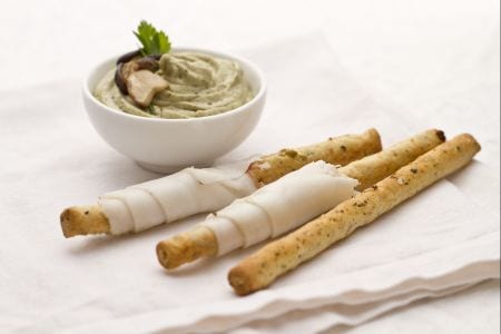 Palitos de aceitunas con boletus y panceta