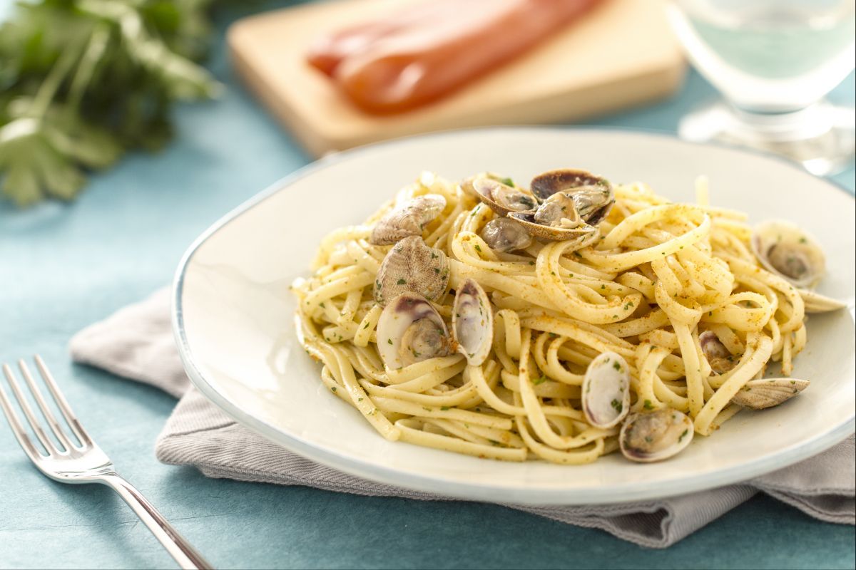 Linguine con bottarga y chirlas