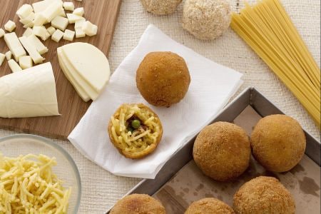 Arancini de espaguetis