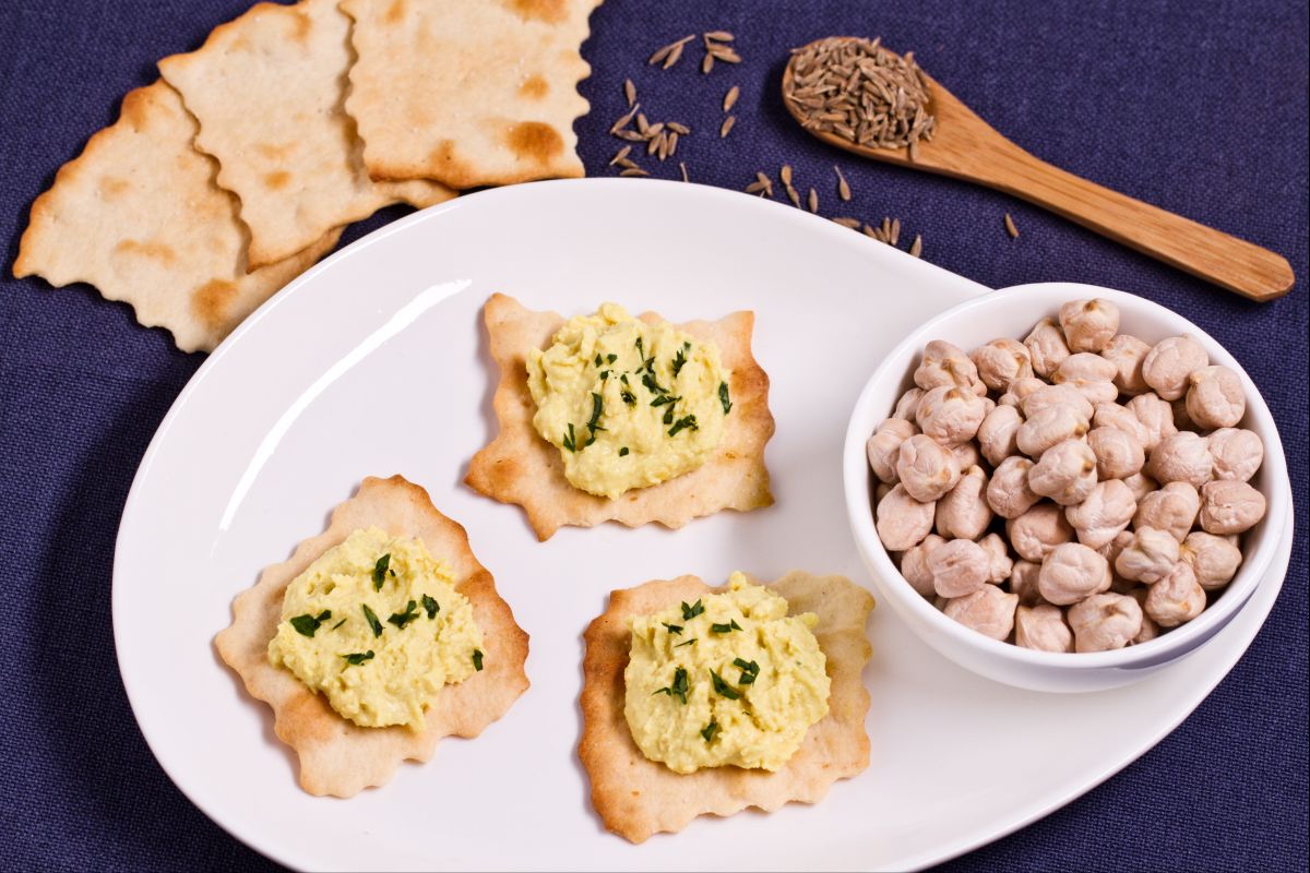 Hojaldres clásicos con hummus