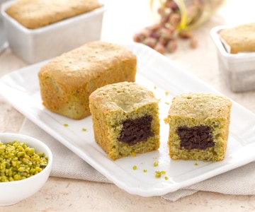 Mini plumcake de pistacho con corazón de Nesquik