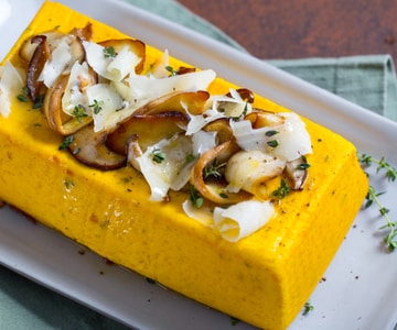 Pastel de calabaza y boletus