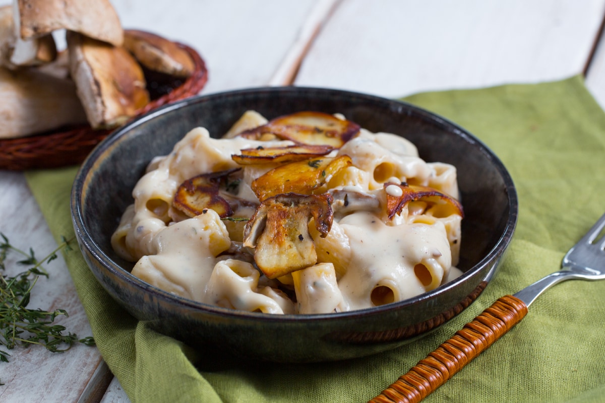 Pasta con crema de Parmigiano y setas porcini