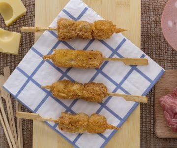 Brochetas a la boloñesa