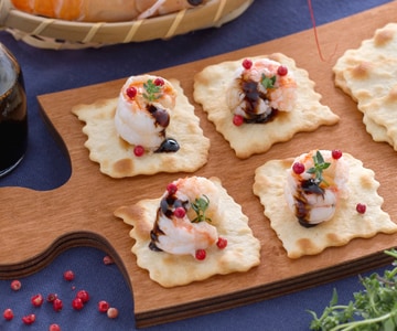 Hojaldre clásico con langostinos salteados al balsámico