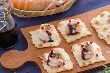 Hojaldre clásico con langostinos salteados al balsámico