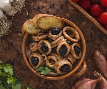 Calamares con aceitunas