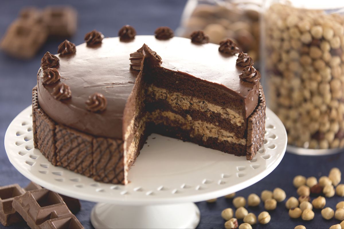 Tarta con crema de barquillos de avellana