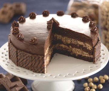 Tarta con crema de barquillos de avellana