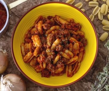 Gnocchi sardi con ragú de salchicha