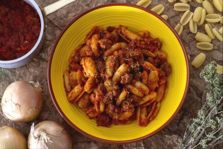 Gnocchi sardi con ragú de salchicha