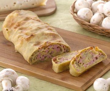 Strudel salado con jamón, champiñones y fontina