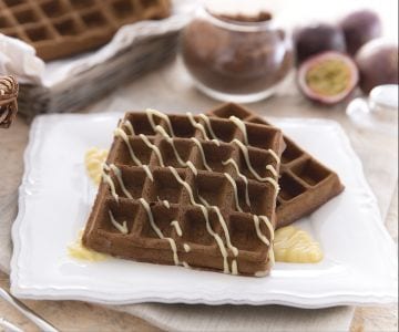 Gofres de chocolate y fruta de la pasión