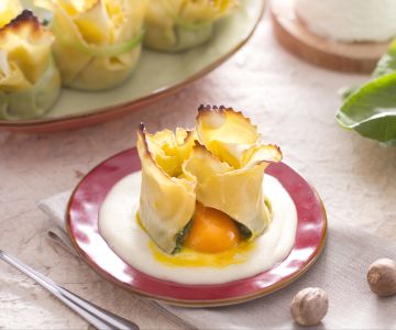 Paquetito de pasta fresca con yema fundente