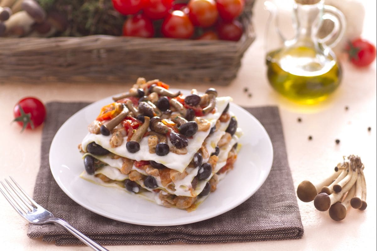 Lasaña con ragú de conejo y setas