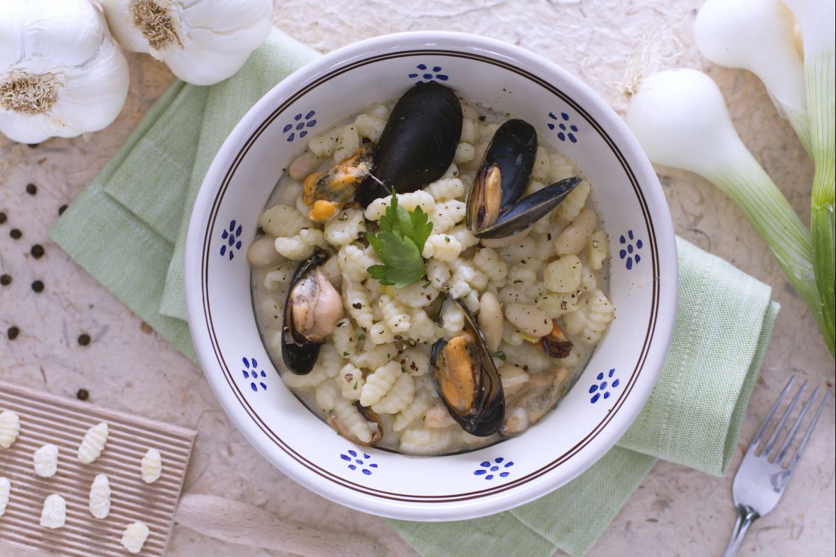 Cicatielli con mejillones y alubias
