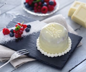 Mini sacher blanca con almendras