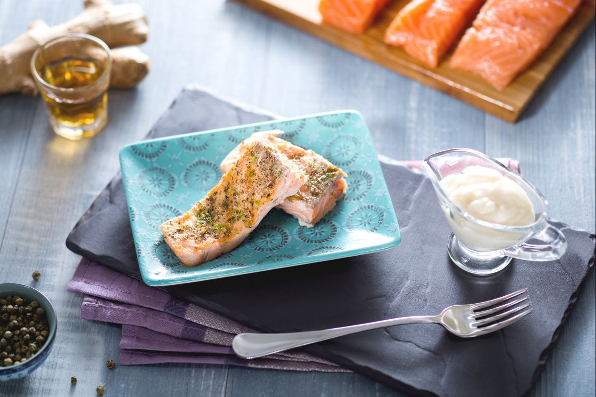 Filete de salmón a la pimienta verde con jengibre y lima