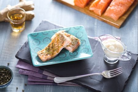 Filete de salmón a la pimienta verde con jengibre y lima