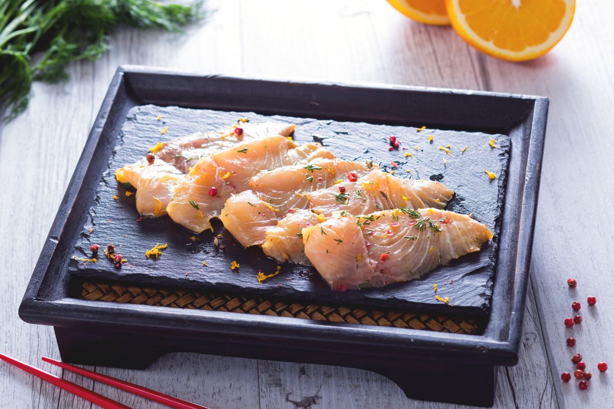 Carpaccio de lecha marinado en salsa de soja