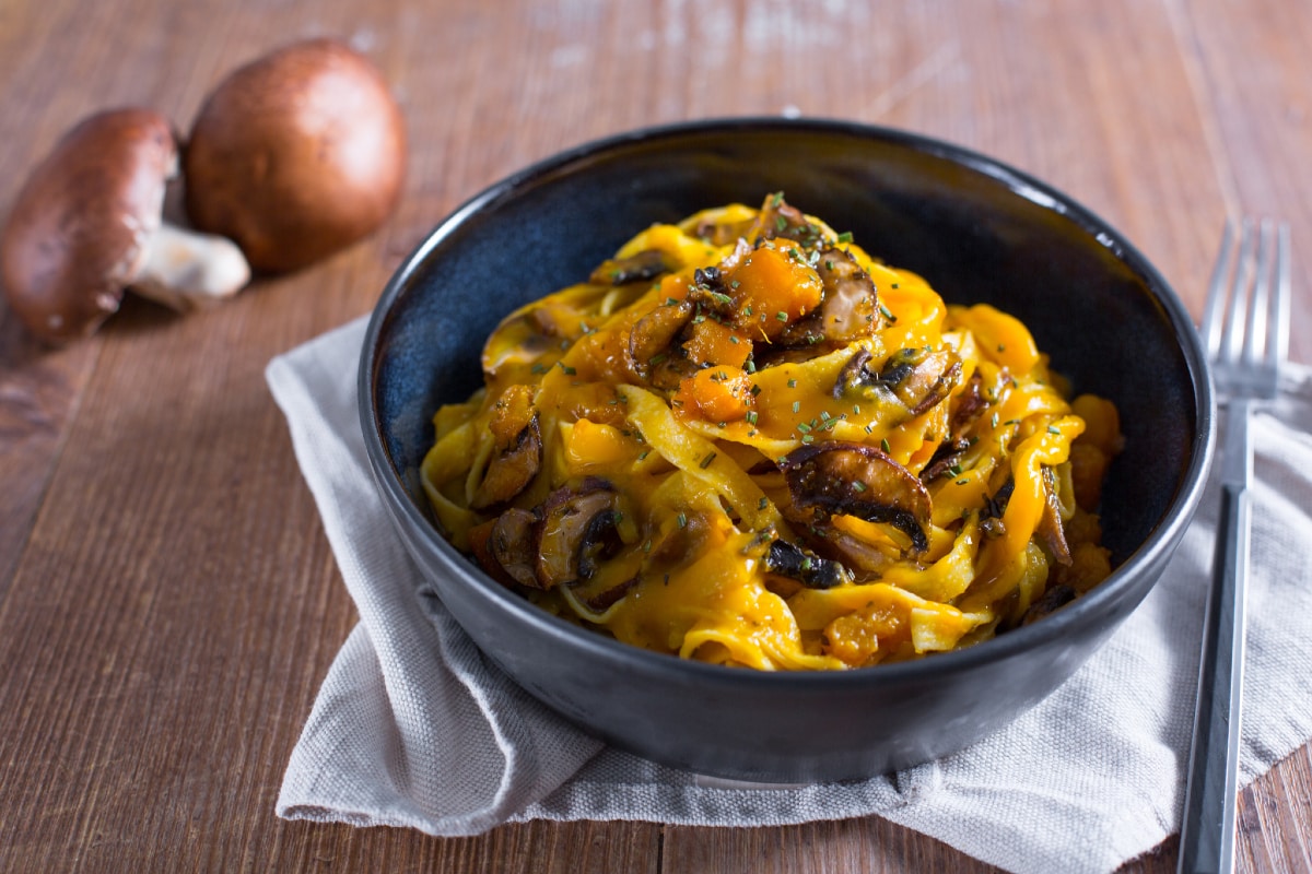 Pasta con calabaza y champiñones