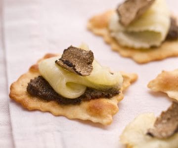 Hojaldres con Caciocavallo y trufa