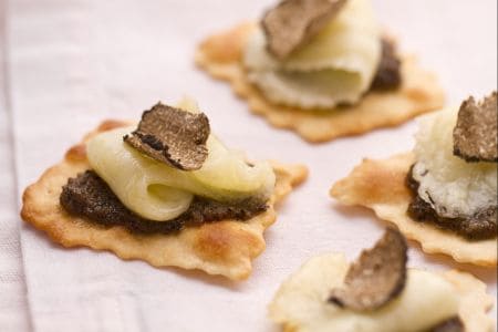 Hojaldres con Caciocavallo y trufa