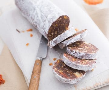 Salami de chocolate con frutas exóticas