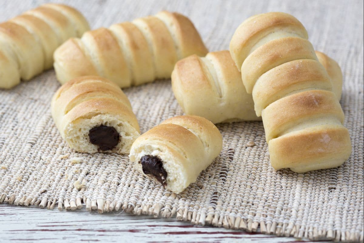Pastelitos de masa brioche con chocolate
