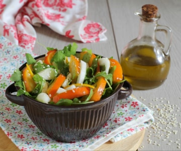 Ensalada de caquis, rúcula e hinojos