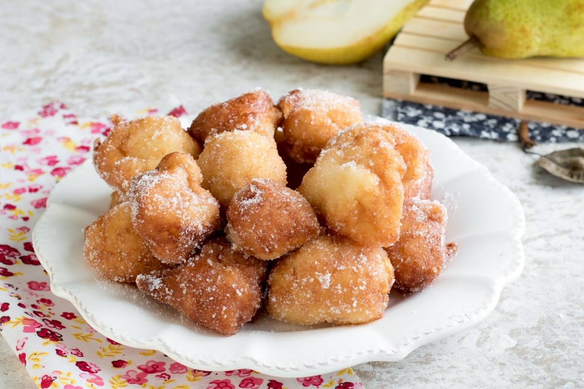 Buñuelos de ricotta y peras