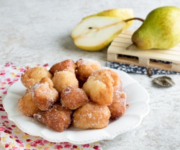 Buñuelos de ricotta y peras