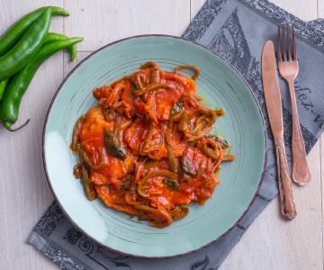Lomo guisado con cebollas y guindilla