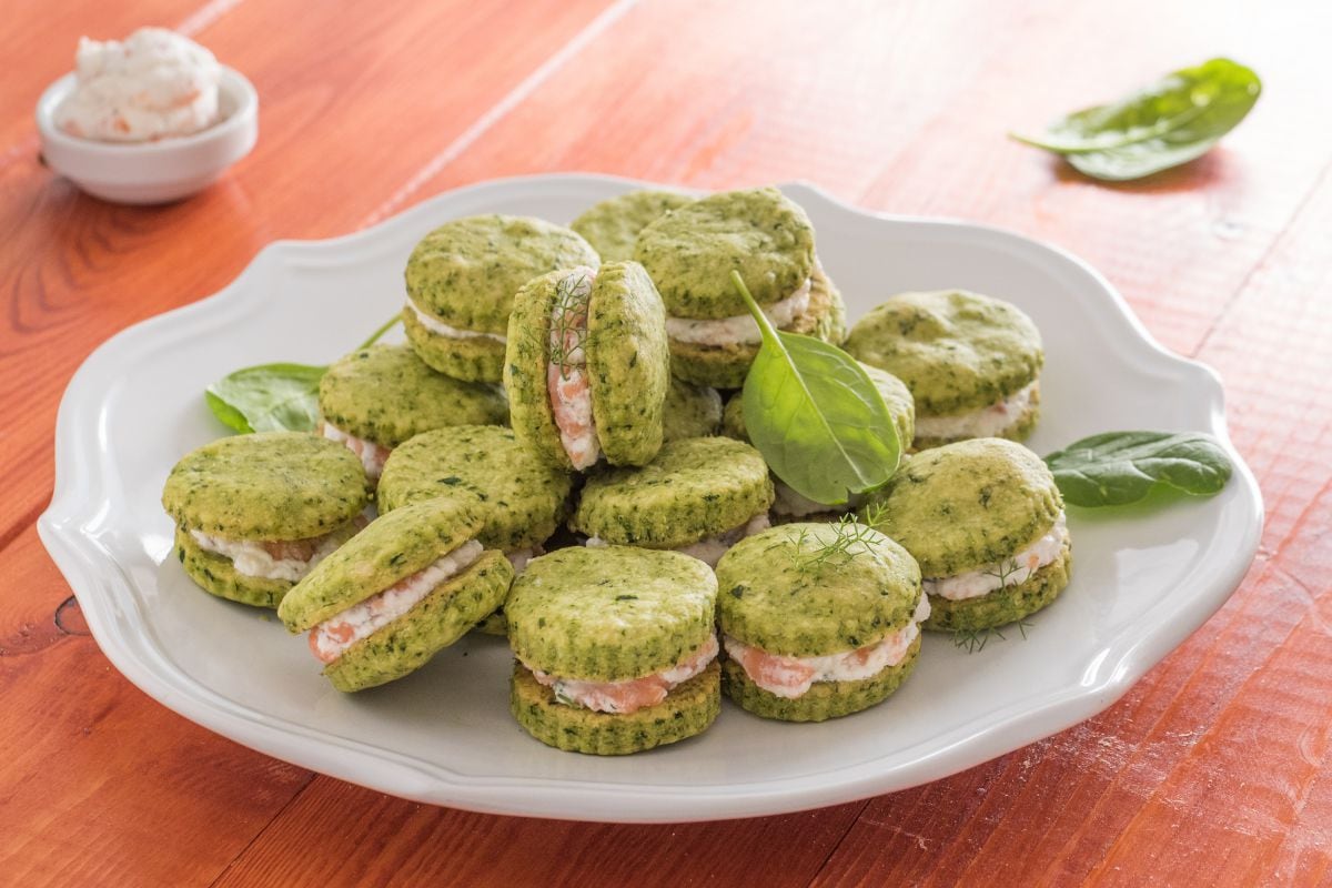 Galletas de espinacas con crema de salmón