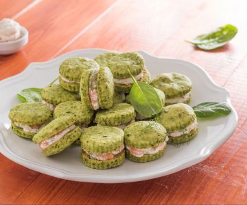 Galletas de espinacas con crema de salmón