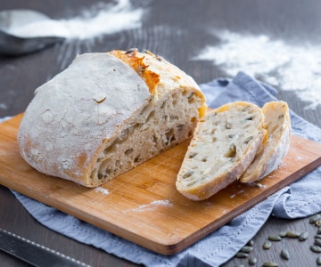 Pan con masa madre y semillas de calabaza