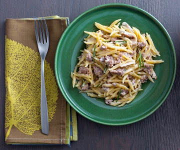 Pasta con setas y salchicha