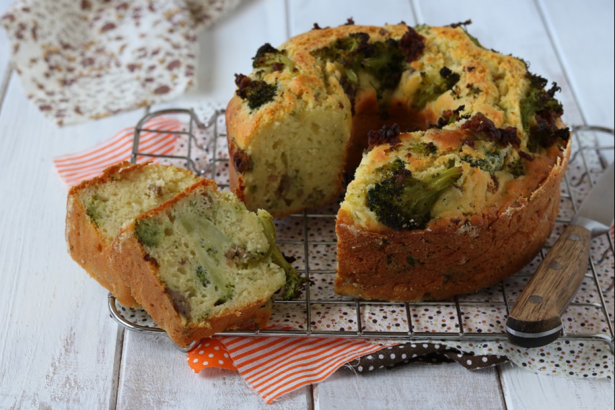 Rosca de brócoli y salchicha