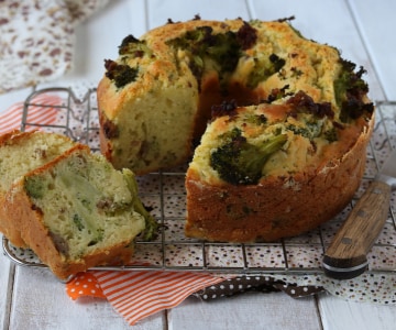 Rosca de brócoli y salchicha