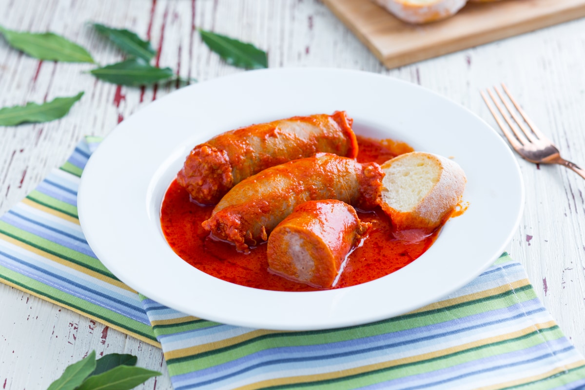 Salchichas con salsa