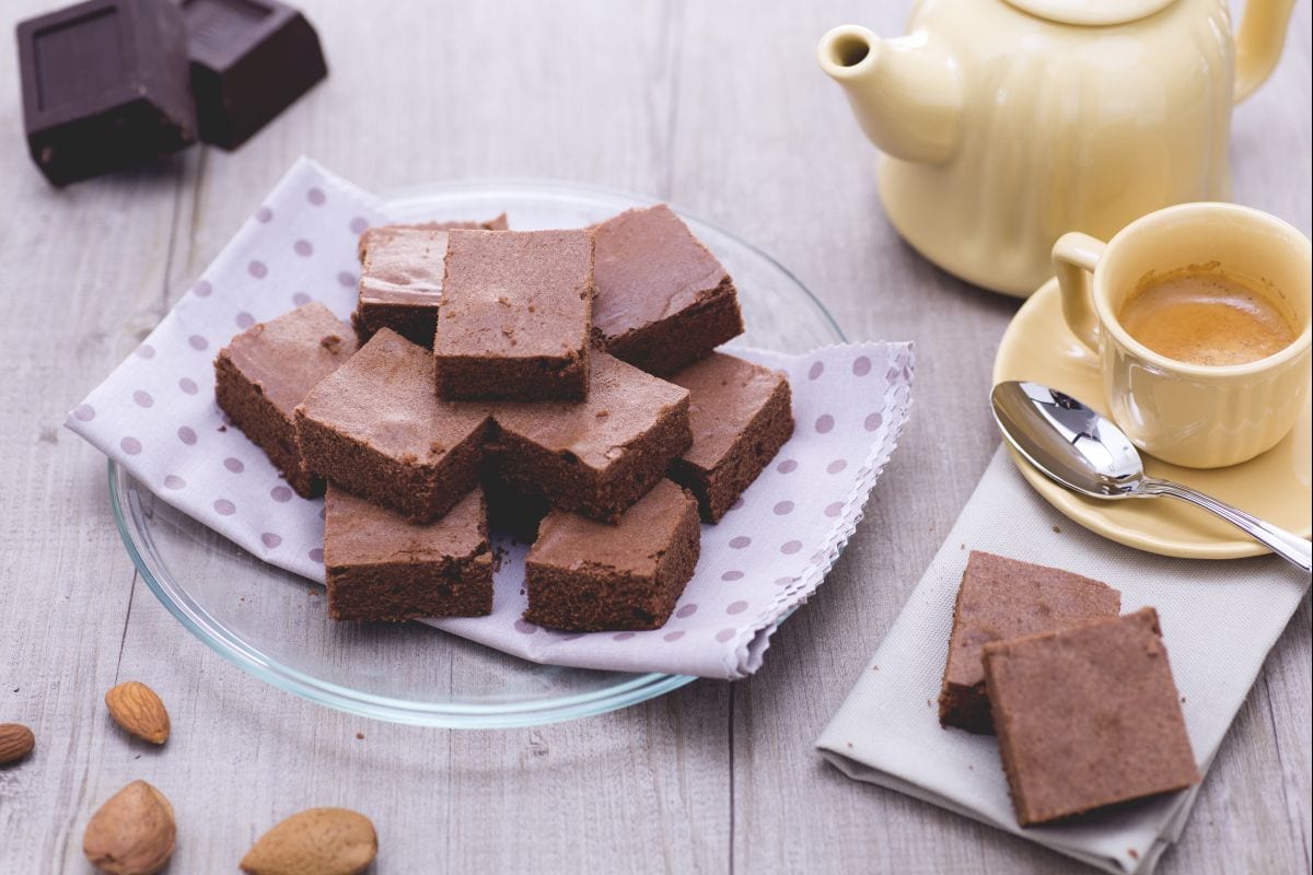 Rebanadas de chocolate y aroma de almendra