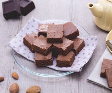 Rebanadas de chocolate y aroma de almendra